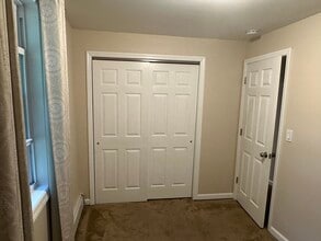 17 Dorchester Rd, Unit Room 2 in Ronkonkoma, NY - Building Photo - Building Photo