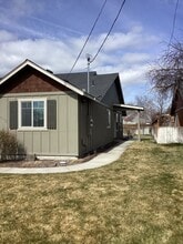 1335-1335 NE Del Norte Ave in Prineville, OR - Building Photo - Building Photo