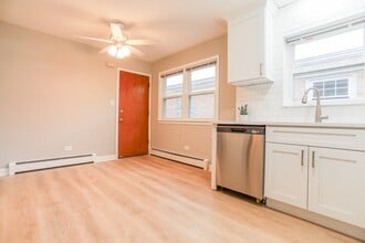 8614 W Berwyn Ave, Unit 3 in Chicago, IL - Foto de edificio - Building Photo