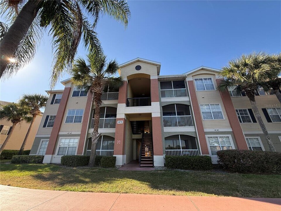 1979 Summer Club Dr in Oviedo, FL - Building Photo