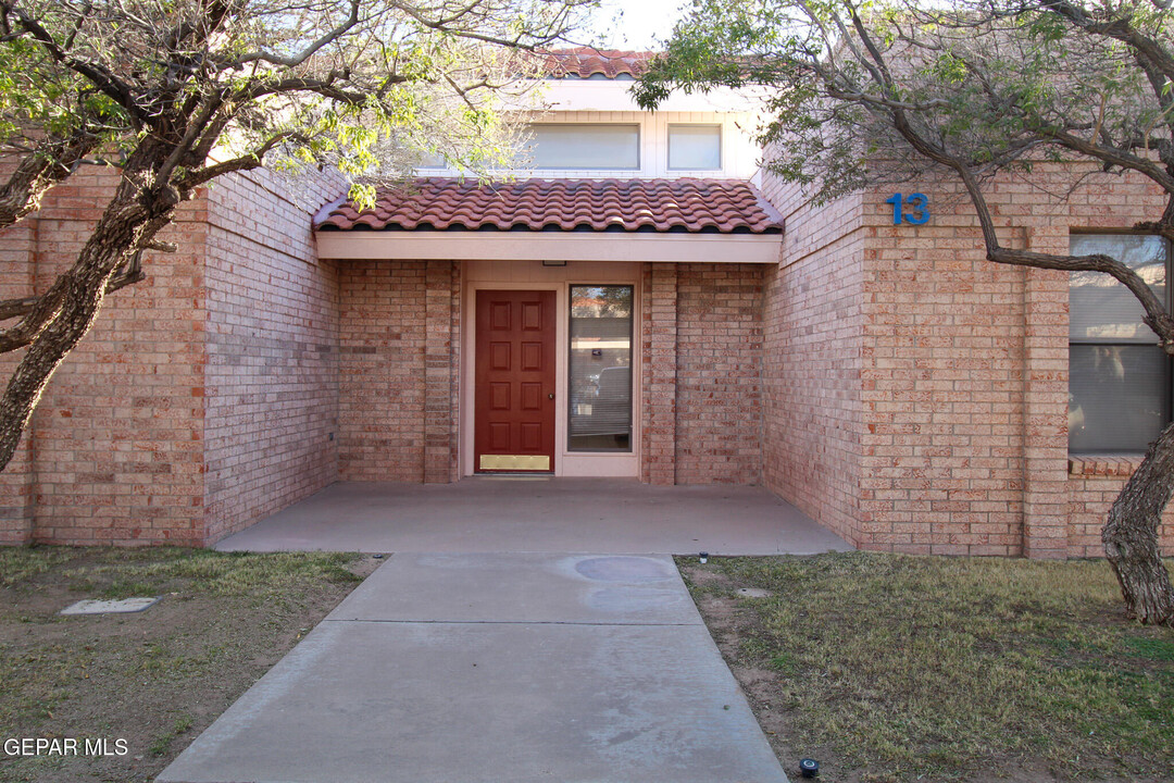 7465 Stoney Hill Dr in El Paso, TX - Building Photo