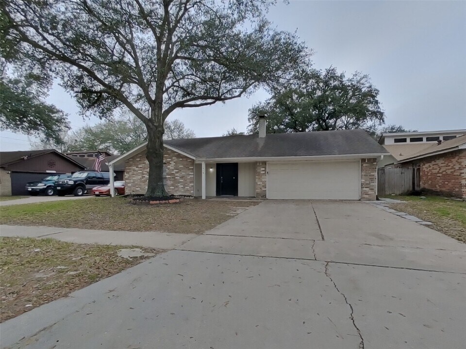 11519 Perry Rd in Houston, TX - Building Photo