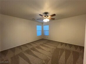 523 Primrose Hill Ave in Las Vegas, NV - Building Photo - Building Photo