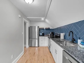 10 W Elm St, Unit B in Sanford, ME - Building Photo - Building Photo