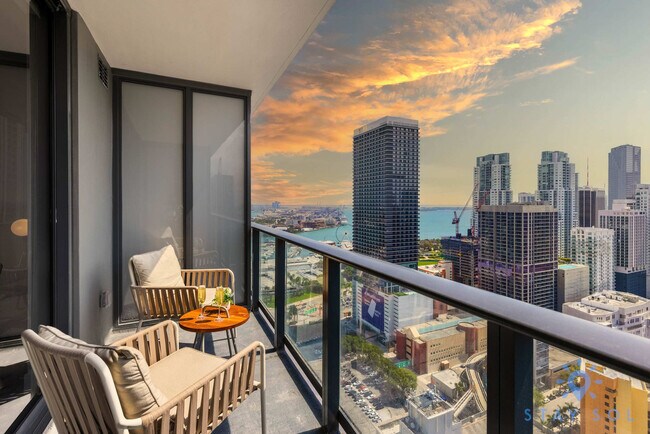 601 NE 1st Ave in Miami, FL - Building Photo - Building Photo