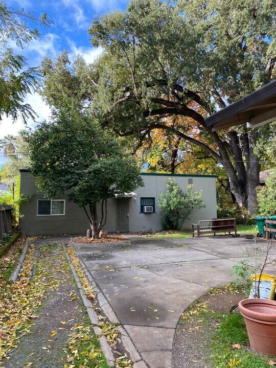 940 Salem St in Chico, CA - Building Photo