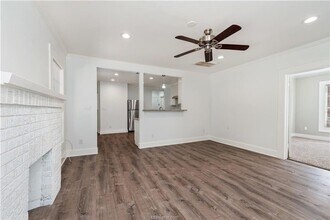 AUGUST PRE-LEASE!! Adorable 3/2 close to D in Bryan, TX - Building Photo - Building Photo