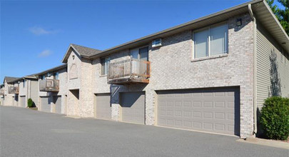 Winding Ridge Estates in Weston, WI - Foto de edificio - Building Photo