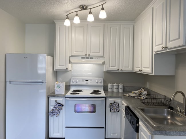 1005 Hickory Hill Ln in Nashville, TN - Foto de edificio - Building Photo