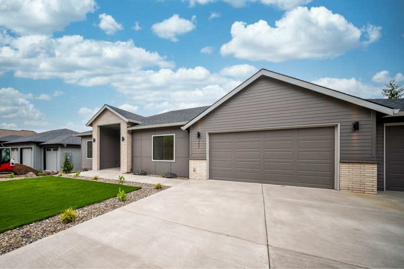 222 Curtis Dr in Longview, WA - Foto de edificio