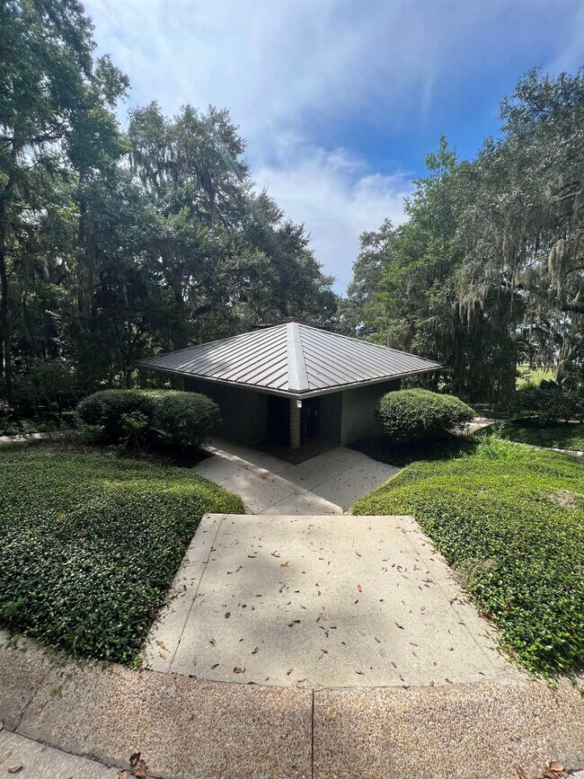 1901 Miller Landing Rd in Tallahassee, FL - Foto de edificio - Building Photo