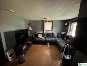 654 Youngs Hill Rd in Easton, PA - Building Photo - Building Photo