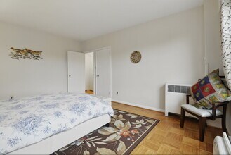 2500 Q St NW in Washington, DC - Building Photo - Building Photo