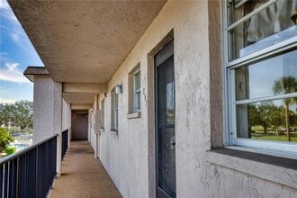 102 Capri Isles Blvd, Unit 207 in Venice, FL - Building Photo - Building Photo