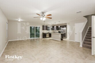 8303 Thor St in Jacksonville, FL - Foto de edificio - Building Photo