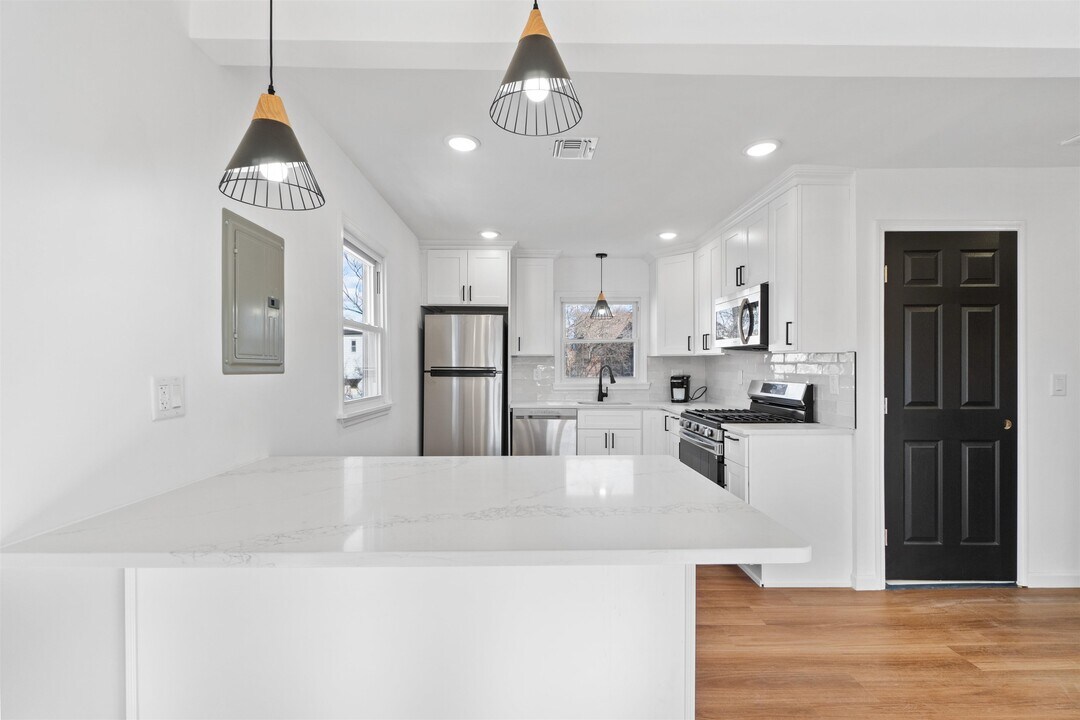 47 E 14th St in Bayonne, NJ - Building Photo