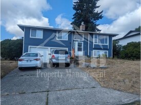 1506 Almira Ct in Bremerton, WA - Building Photo