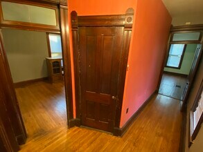 1122 N 10th St, Unit Upstairs in Quincy, IL - Foto de edificio - Building Photo