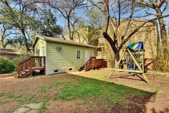 4412 Barrow Ave in Austin, TX - Foto de edificio - Building Photo
