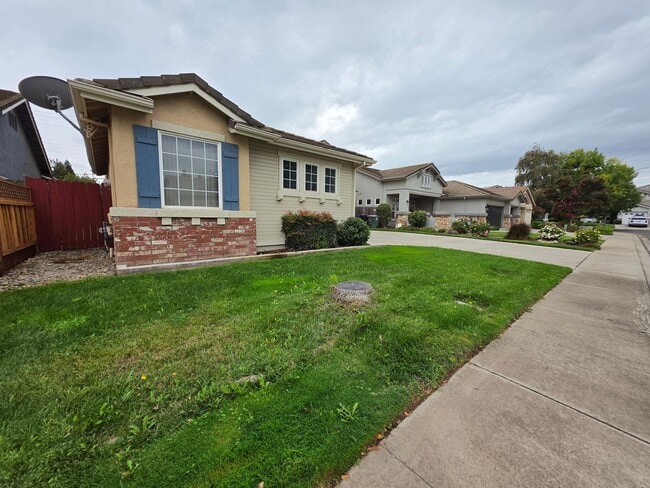 3220 Clearview Ct in Modesto, CA - Building Photo - Building Photo