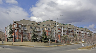 101-2207 Sienna Park Grn SW in Calgary, AB - Building Photo - Building Photo