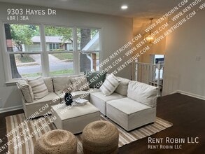 9303 Hayes Dr in Overland Park, KS - Building Photo - Building Photo