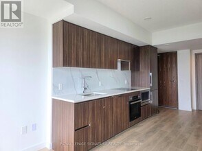 3 Concord Cityplace Wy in Toronto, ON - Building Photo - Building Photo