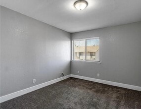 4676 E Alamos Ave in Fresno, CA - Building Photo - Building Photo