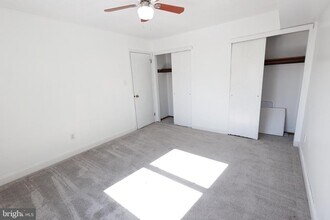 8 Fanelli Ln in Gloucester Township, NJ - Building Photo - Building Photo