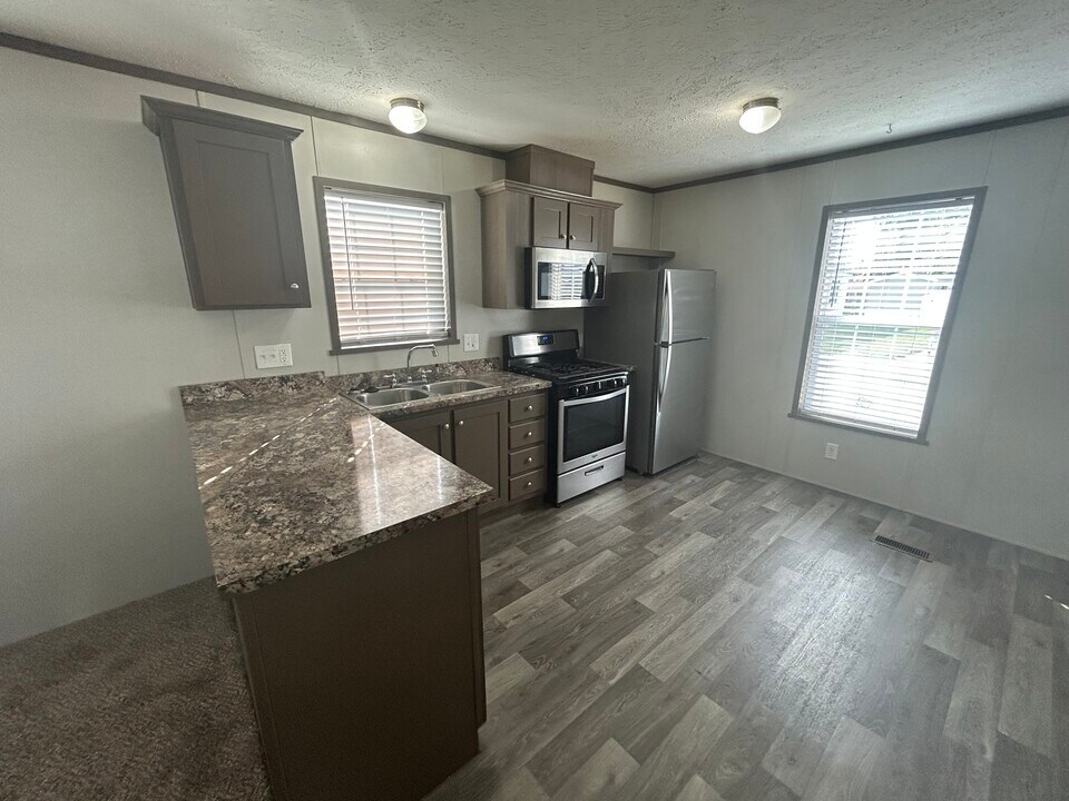 90 W Arizona in Belleville, MI - Building Photo