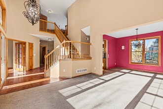 1517 Covington Ln in Eagan, MN - Foto de edificio - Building Photo