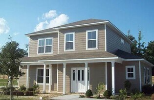 131 Earle Taylor Ln in Ocean Springs, MS - Building Photo