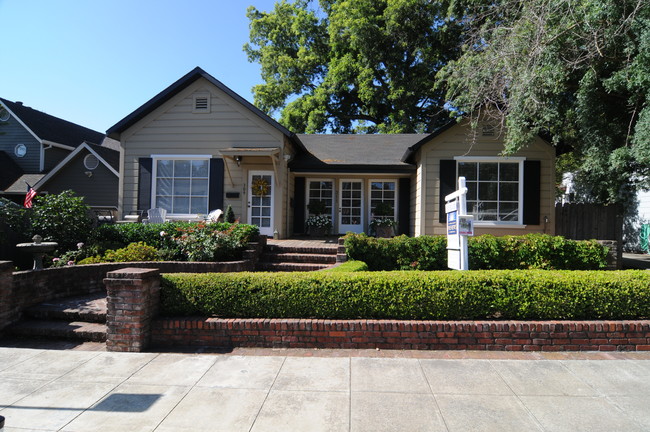 309-311 W Main St in Los Gatos, CA - Building Photo - Building Photo