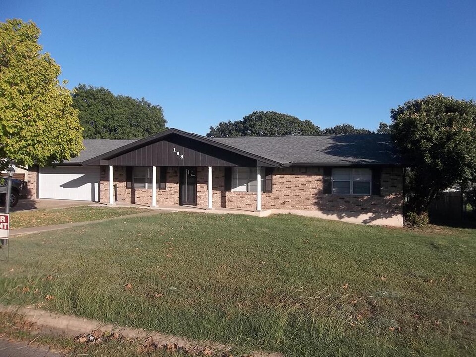 109 Timber Ln in Kerrville, TX - Building Photo