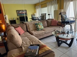 1950 S Ocean Dr, Unit 4B in Hallandale Beach, FL - Foto de edificio - Building Photo