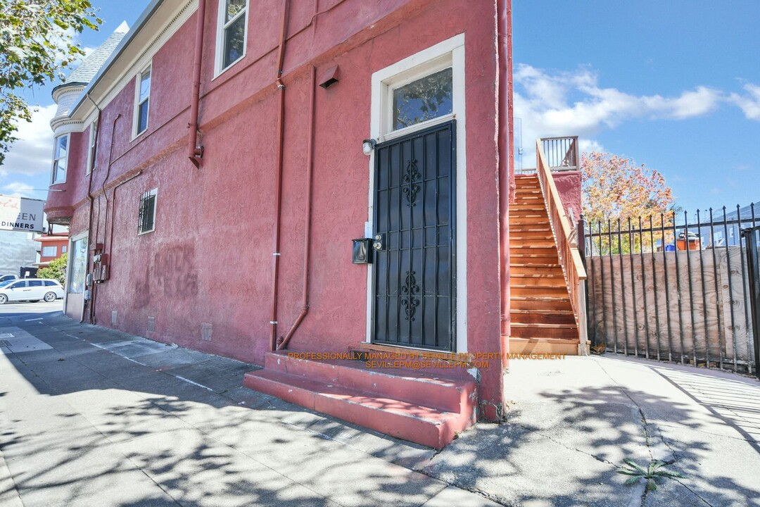 5942 Adeline St in Oakland, CA - Building Photo