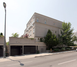 260 Russell Hill Rd in Toronto, ON - Building Photo - Building Photo