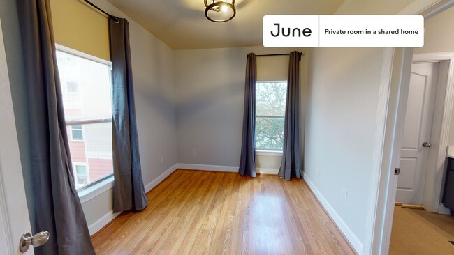 Private bedroom in 4 bed/4 bath Home in Austin, TX - Building Photo - Building Photo
