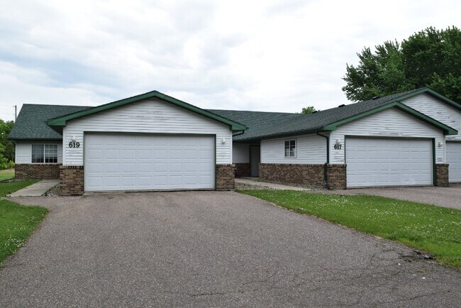 617 S Main St in Winnebago, MN - Building Photo - Building Photo