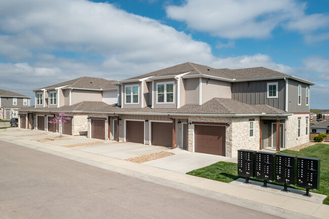 West End Apartments in Lawrence, KS - Foto de edificio - Building Photo