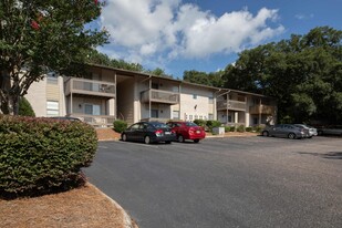 Huntleigh Woods Apartments