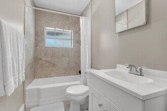 915 Buena Vista Dr in Tallahassee, FL - Building Photo - Building Photo