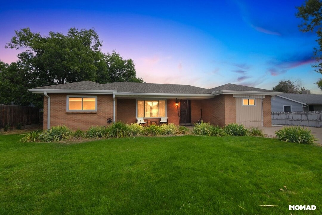 340 N Harlan St in Lakewood, CO - Foto de edificio