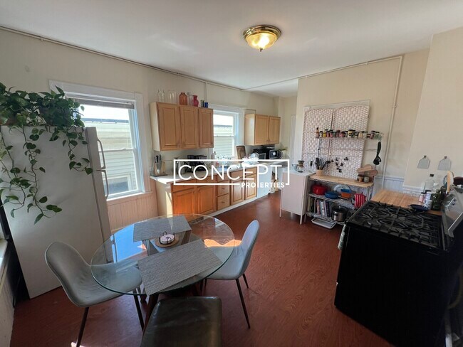 51 Ibbetson St, Unit 3 in Somerville, MA - Foto de edificio - Building Photo