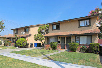 The Dakotas in Downey, CA - Building Photo - Building Photo