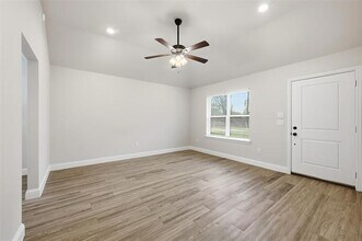 230 E Johnson St in Denison, TX - Building Photo - Building Photo