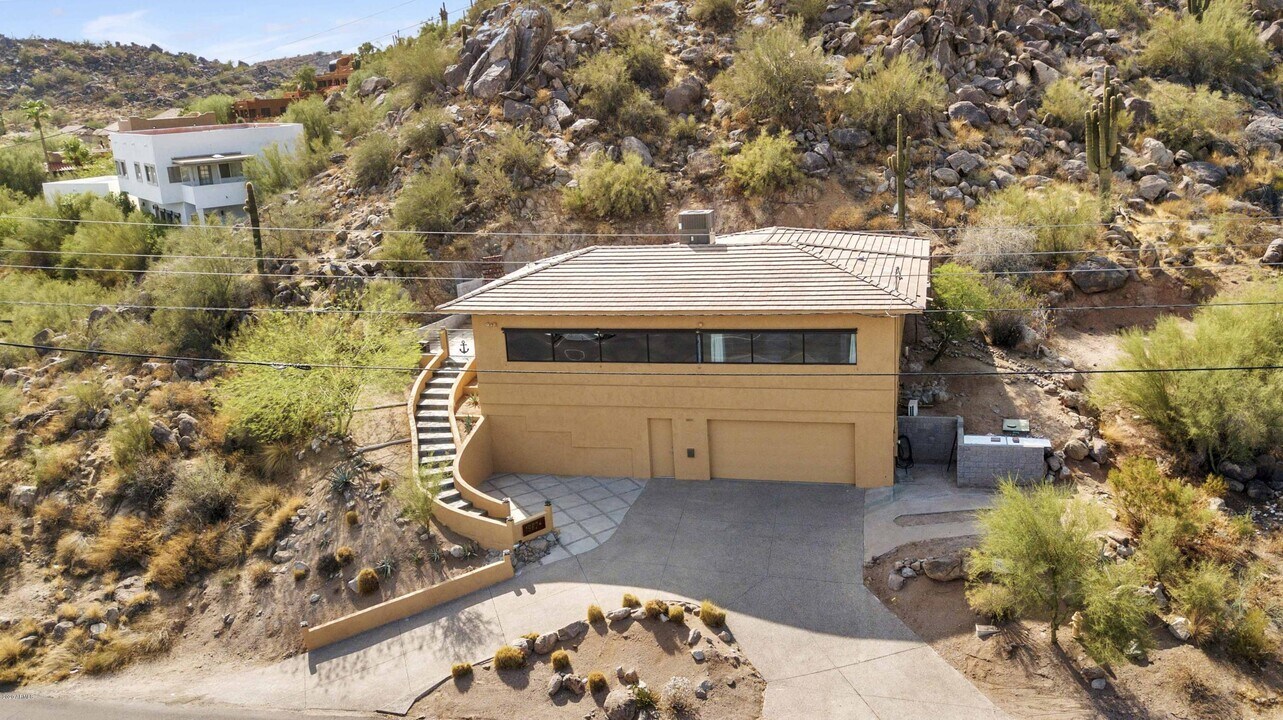 19824 N Cave Creek Rd in Phoenix, AZ - Building Photo