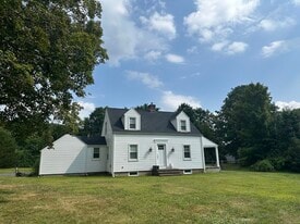 36 Washington Ave in Woodbury, CT - Building Photo