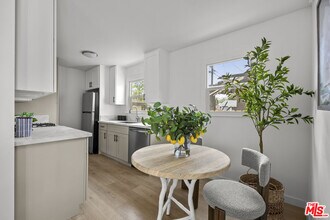 1510 W 52nd St in Los Angeles, CA - Building Photo - Building Photo