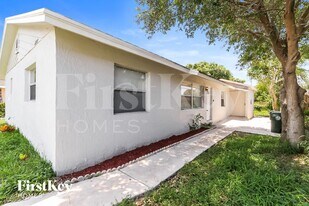 220 Broward Ave in Greenacres, FL - Building Photo